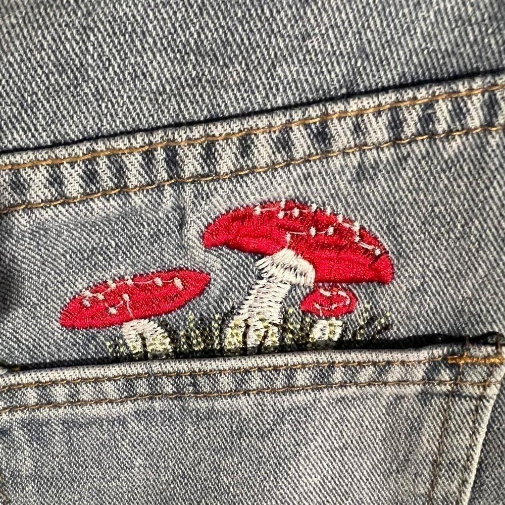 Shorts - Picture 3 of 8